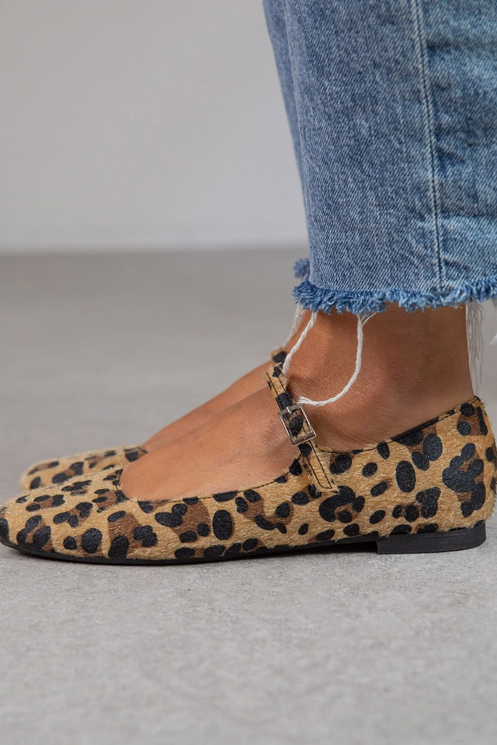 Lena - Ballet Flats with Strap and Adjustable Fastening